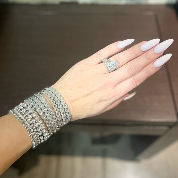 🌟Swarovski slake bracelet Gray 🌟 - Picture 4 of 5